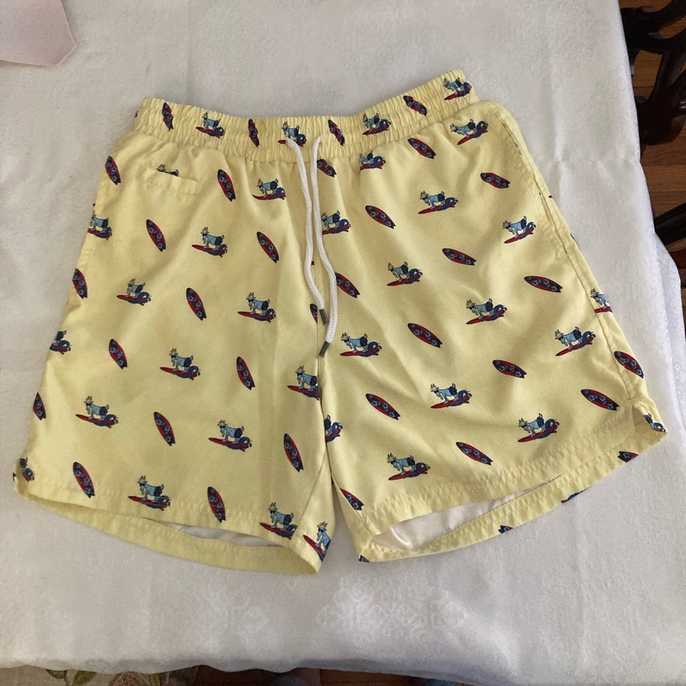 GOAT Men’s small surfboard print